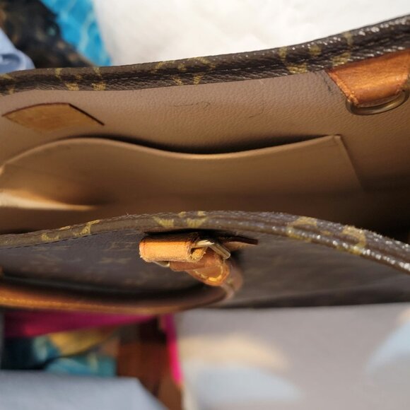 Louis Vuitton - Picture 1 of 4
